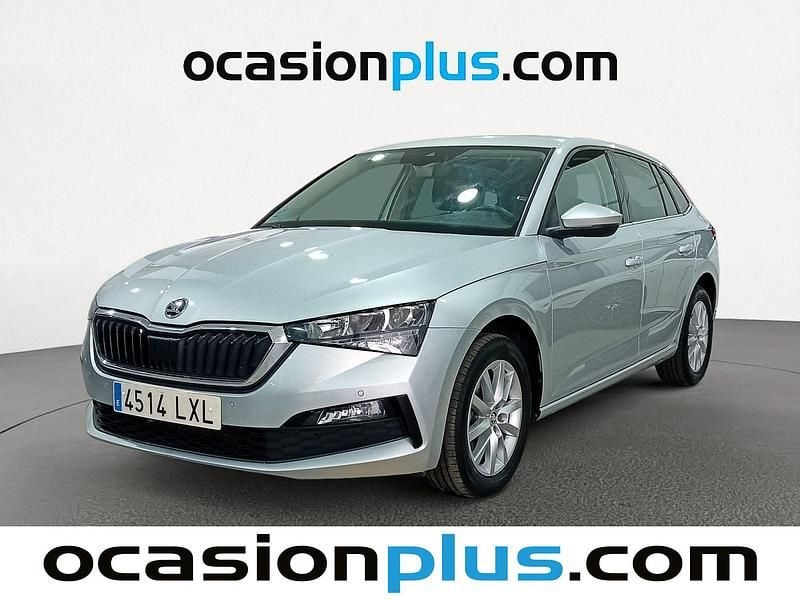 Usado Skoda Scala 150 CV (110 kW) 2022 Gris plata Utilitario