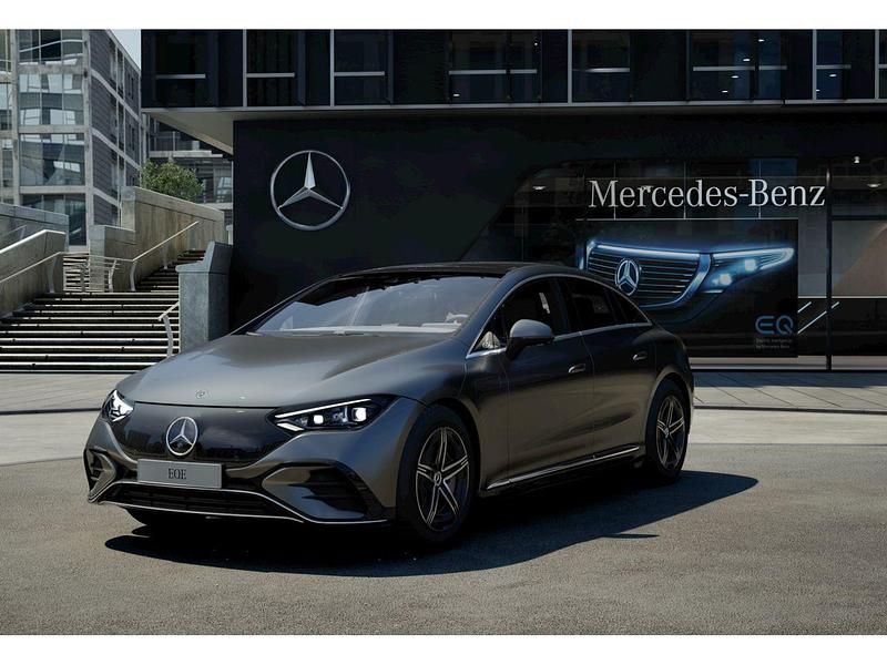 Usado Mercedes EQE350 AMG line 214 kW (292 CV) 2022 Selenitgrey  metallic paint Berlina