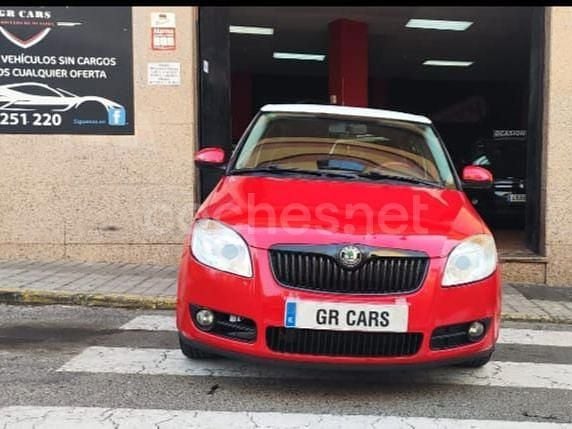 Usado Skoda Fabia 60 CV (44 kW) 2010 Rojo Berlina