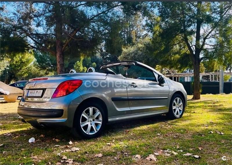 Usado Peugeot 207 CC 120 CV (88 kW) 2008 Gris / plata Descapotable