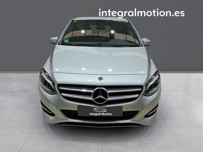 Usado Mercedes B200 136 CV (100 kW) 2018 Gris Monovolumen