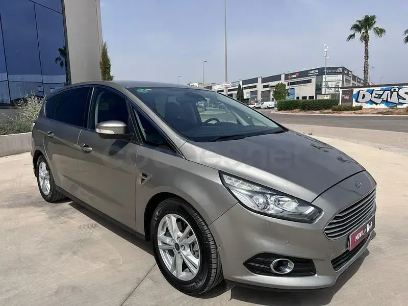 Usado Ford S-MAX Titanium 150 CV (110 kW) 2015 Gris / plata Monovolumen