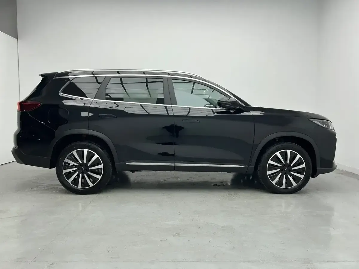 Usado Ebro s800 Luxury 279 CV (205 kW) 2025 Negro SUV