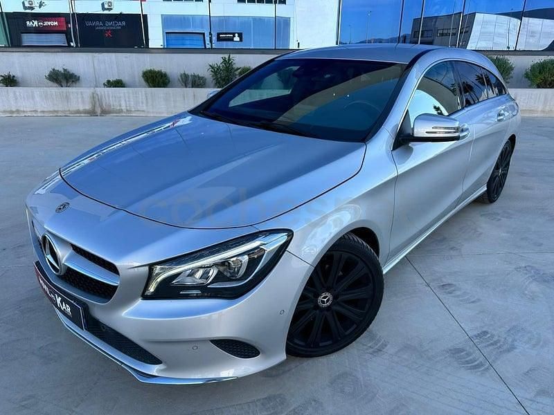 Usado Mercedes CLA200 Shooting Brake 136 CV (100 kW) 2019 Gris / plata Familiar