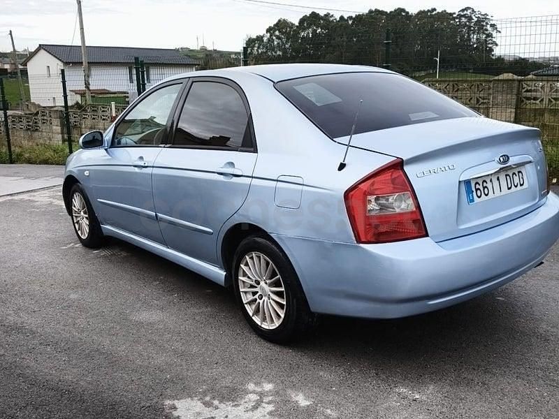 Usado Kia Cerato LX 112 CV (82 kW) 2004 Azul Berlina