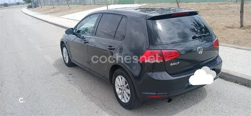 Usado VW Golf VII 105 CV (77 kW) 2013 Gris / plata Berlina