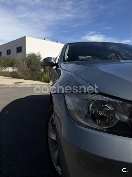 Usado BMW 318 Comfort Edition 129 CV (94 kW) 2007 Gris / plata Berlina