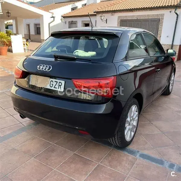 Usado Audi A1 Attraction 105 CV (77 kW) 2010 Negro Utilitario
