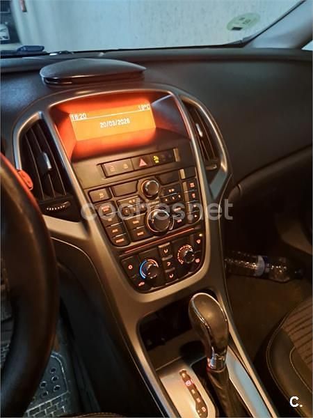 Usado Opel Astra Sportive 165 CV (121 kW) 2015 Negro Familiar