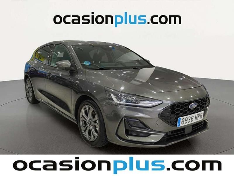 Usado Ford Focus ST-Line 155 CV (114 kW) 2024 Gris Utilitario