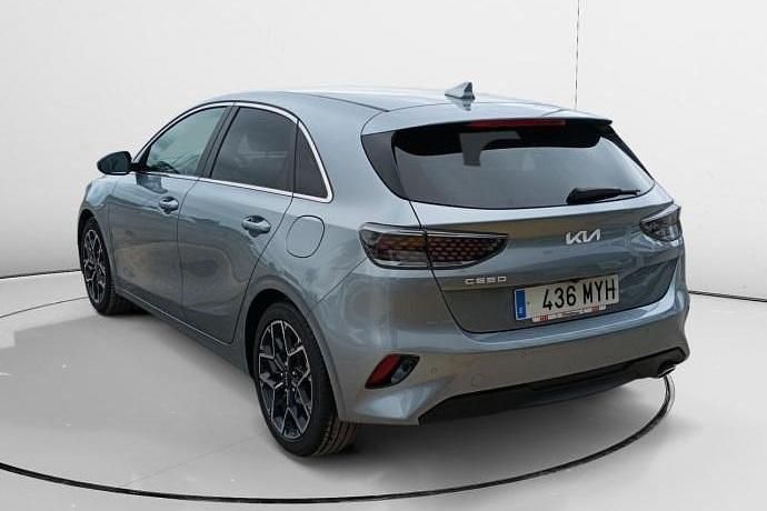 Używany Kia Ceed Style 102 KM (75 kW) 2025 Szary Hatchback