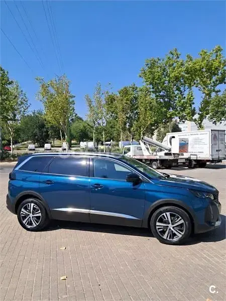 Usado Peugeot 5008 Allure 130 CV (95 kW) 2023 Azul SUV