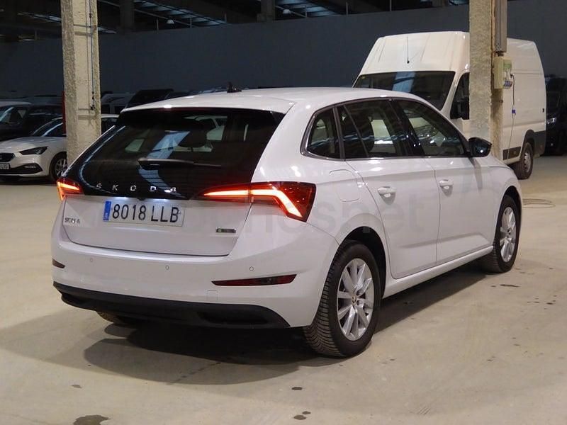 Usado Skoda Scala Ambition 90 CV (66 kW) 2021 Blanco Utilitario