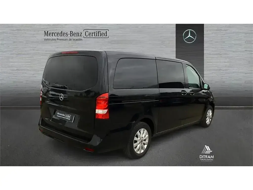 Usado Mercedes V220 163 CV (119 kW) 2023 Negro Monovolumen