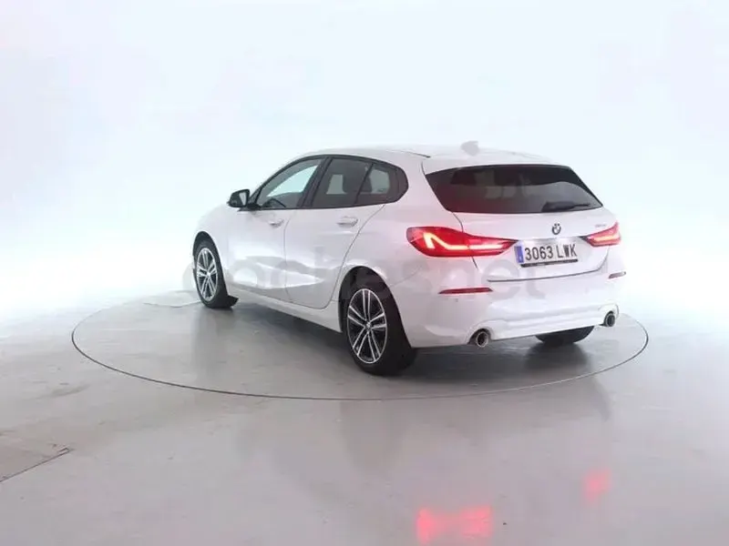 Usado BMW 118 150 CV (110 kW) 2022 Blanco Berlina