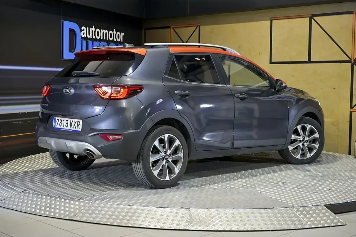 Usado Kia Stonic 110 CV (80 kW) 2018 Gris SUV