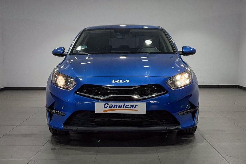 Usado Kia Ceed 100 CV (73 kW) 2023 Azul Utilitario