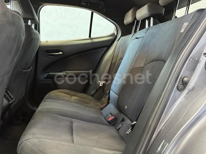 Usado Lexus UX Business Edition 184 CV (135 kW) 2022 Gris / plata SUV