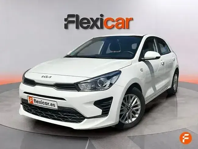 Usado Kia Rio 84 CV (61 kW) 2022 Blanco Berlina