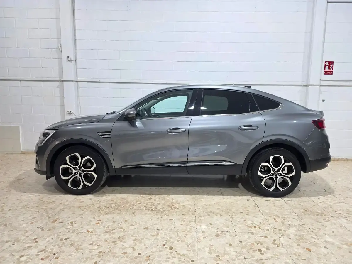 Usado Renault Arkana Zen 145 CV (106 kW) 2022 Gris SUV