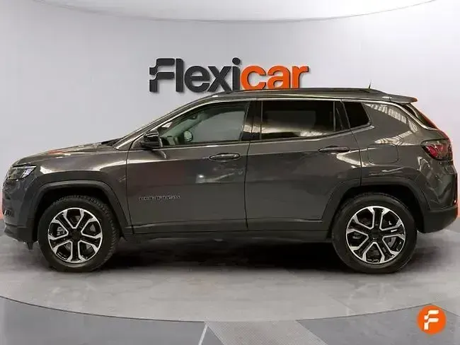 Usado Jeep Compass Limited 190 CV (139 kW) 2023 Gris SUV