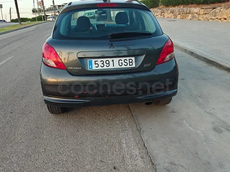Usado Peugeot 207 90 CV (66 kW) 2009 Negro Berlina