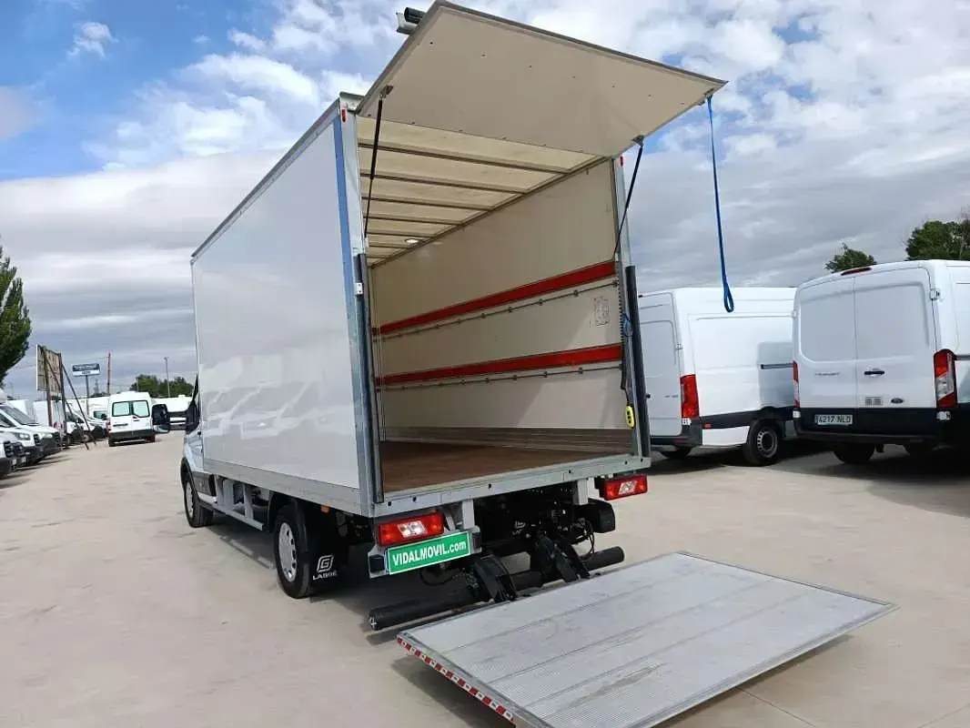 Usado Ford Transit Trend 131 CV (96 kW) 2024 Blanco Van