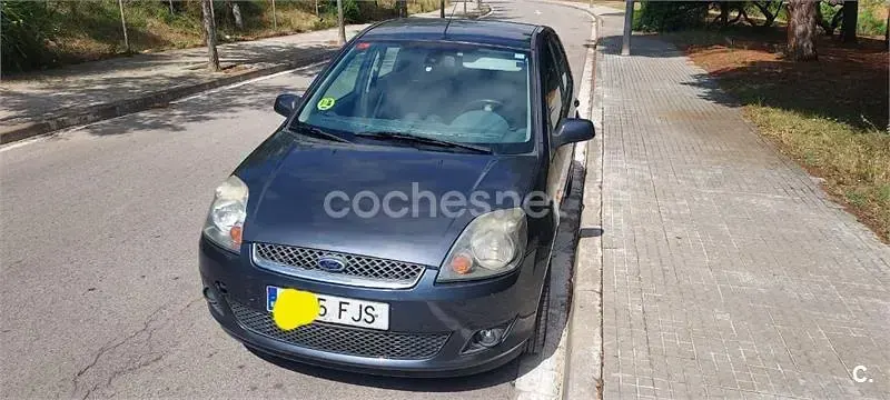 Usado Ford Fiesta Ghia 90 CV (66 kW) 2006 Marrón Utilitario