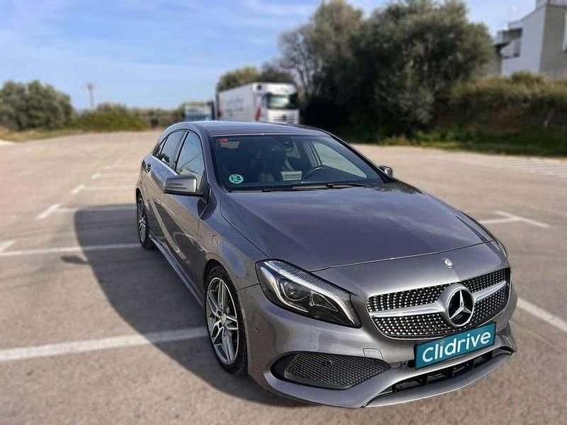 Käytetty Mercedes A180 122 HP (89 kW) 2017 Harmaa Viistoperä