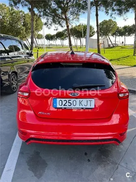 Usado Ford Focus ST-Line 120 CV (88 kW) 2018 Rojo Berlina