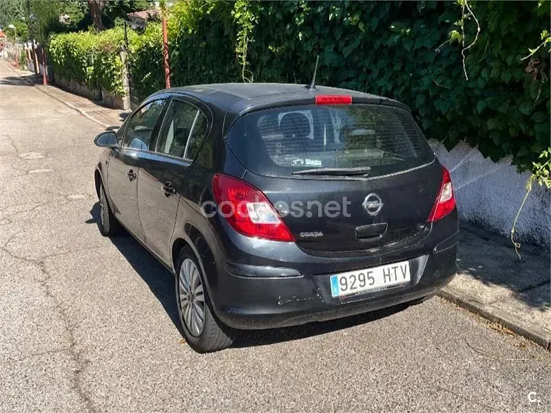Usado Opel Corsa Selective 85 CV (62 kW) 2013 Negro Utilitario