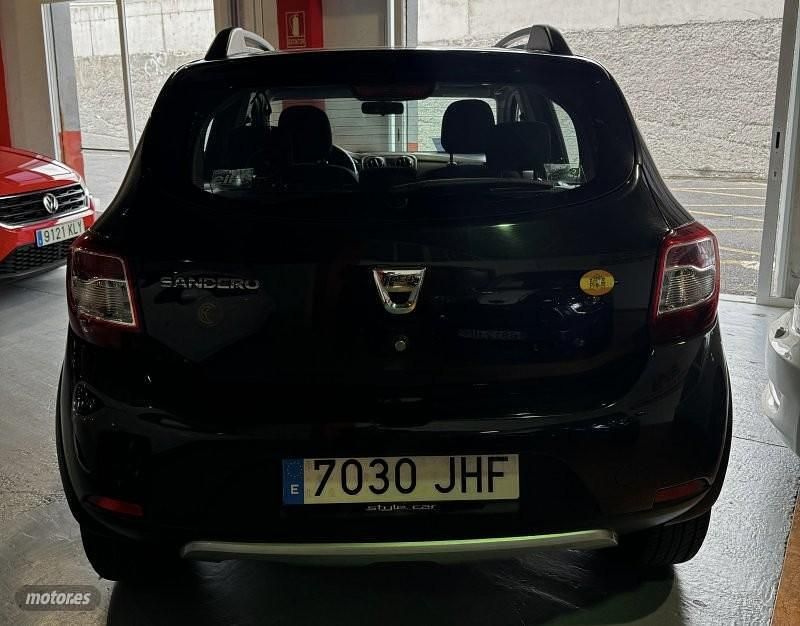 Usado Dacia Sandero Stepway 90 CV (66 kW) 2015 Negro SUV