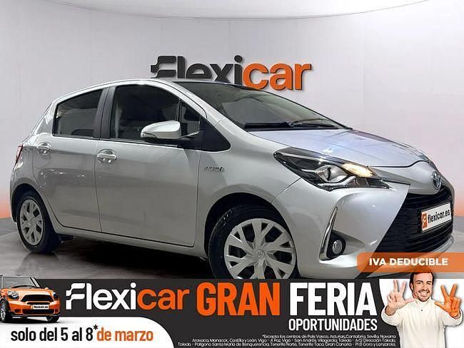 Usado Toyota Yaris Hybrid Active 100 CV (73 kW) 2019 Gris