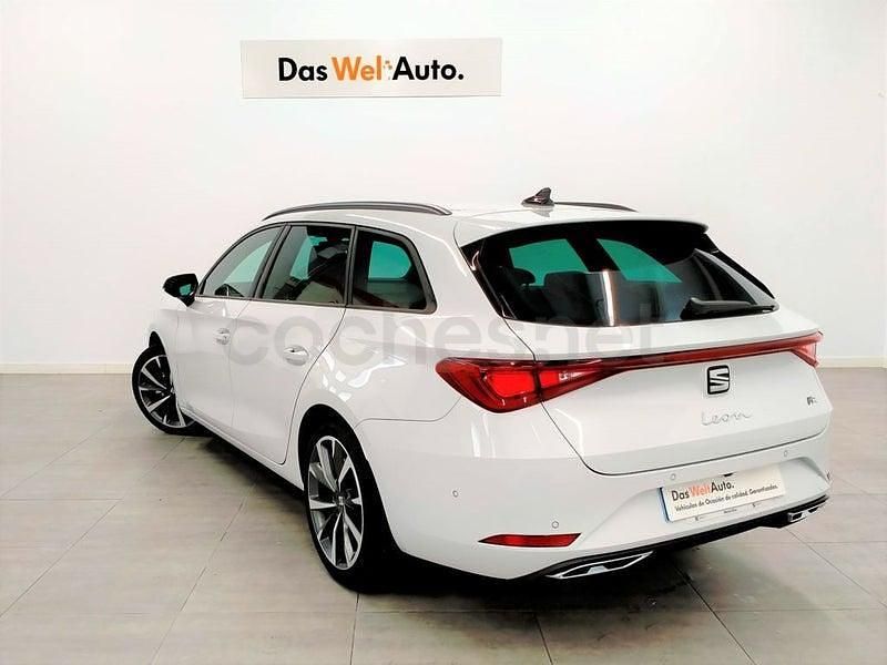 Usado Seat Leon FR 150 CV (110 kW) 2025 Blanco Familiar
