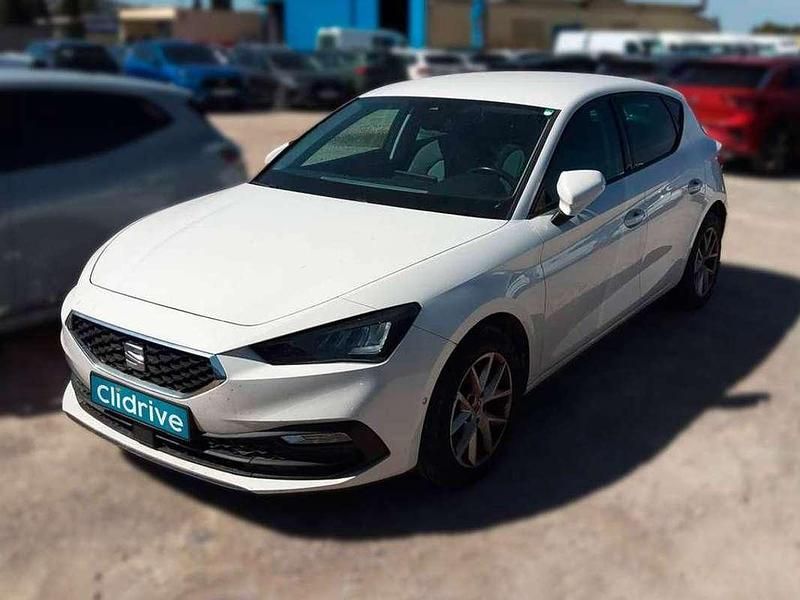 Usado Seat Leon Style 116 CV (85 kW) 2022 Blanco Familiar
