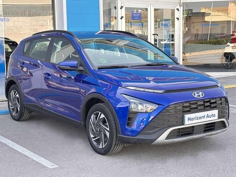 Azul Usado 2024 Hyundai Bayon SUV | 17.970 € (Un poco caro) - Imagen 1/4