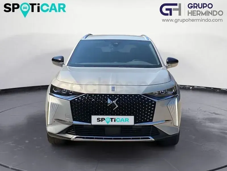 Usado DS Automobiles DS7 Crossback Rivoli 225 CV (165 kW) 2023 Gris / plata SUV