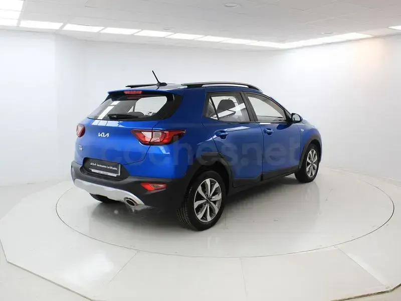 Usado Kia Stonic 100 CV (73 kW) 2022 Azul SUV