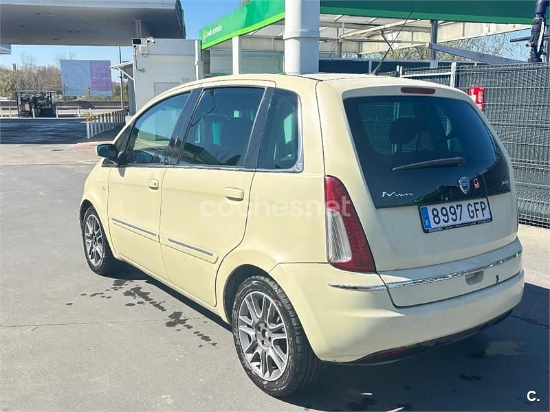 Usado Lancia Musa 100 CV (73 kW) 2008 Beige Monovolumen