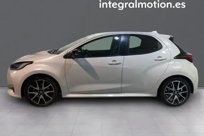 Usado Toyota Yaris Hybrid Style 115 CV (84 kW) 2022
