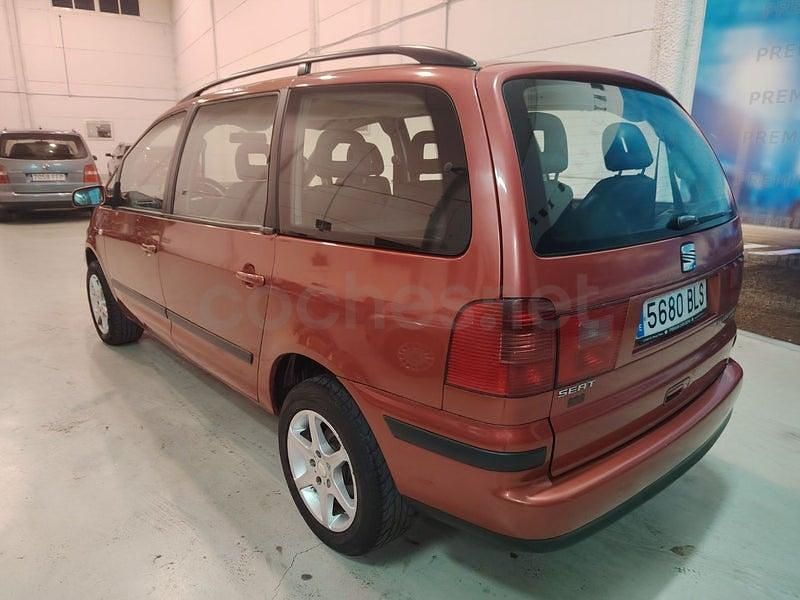 Usado Seat Alhambra Stella 90 CV (66 kW) 2001 Rojo Monovolumen