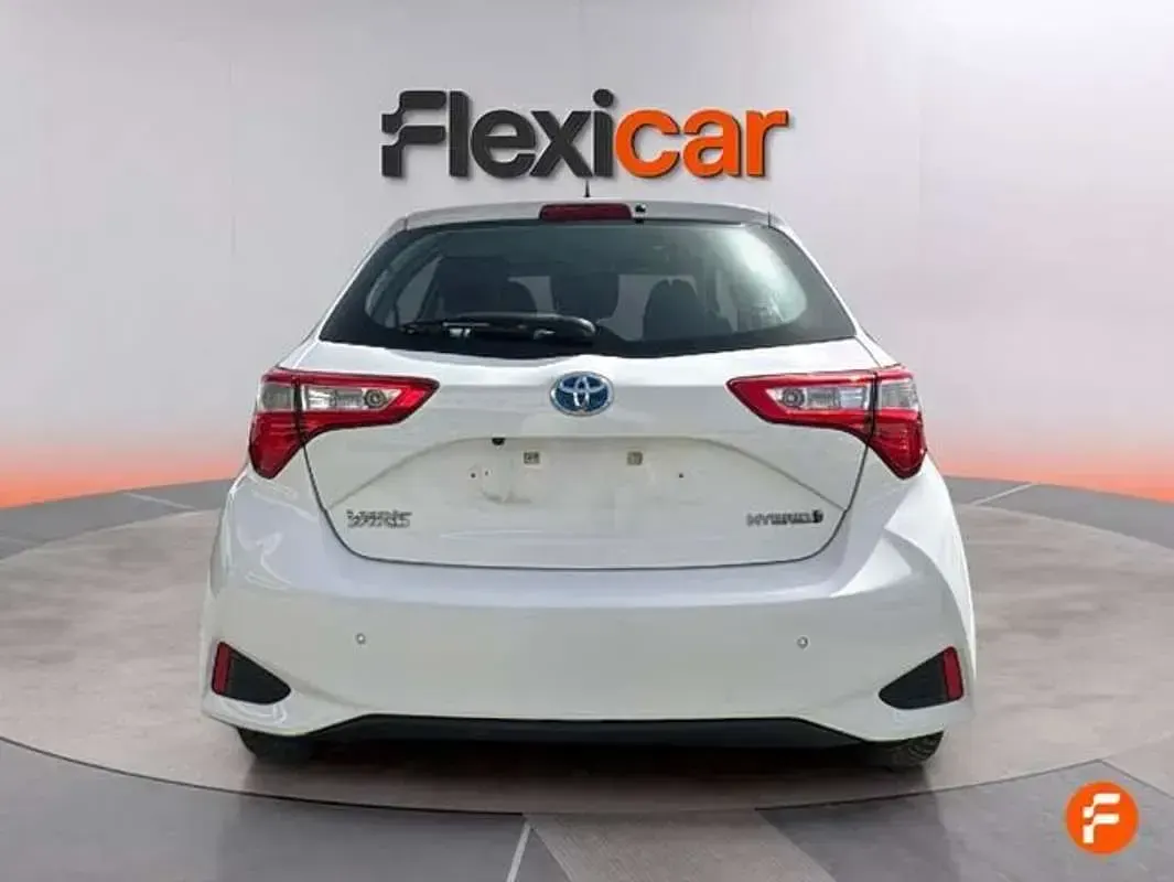 Usado Toyota Yaris Business Edition 116 CV (85 kW) 2020 Blanco Utilitario