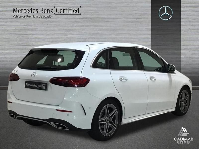 Usado Mercedes B180 AMG line 136 CV (100 kW) 2024 Blanco polar Monovolumen