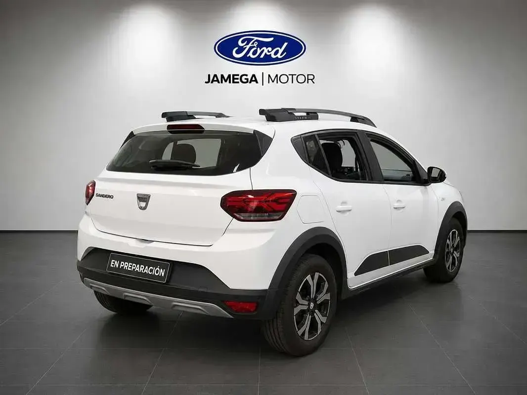 Usado Dacia Sandero Comfort 91 CV (66 kW) 2022 Blanco Utilitario