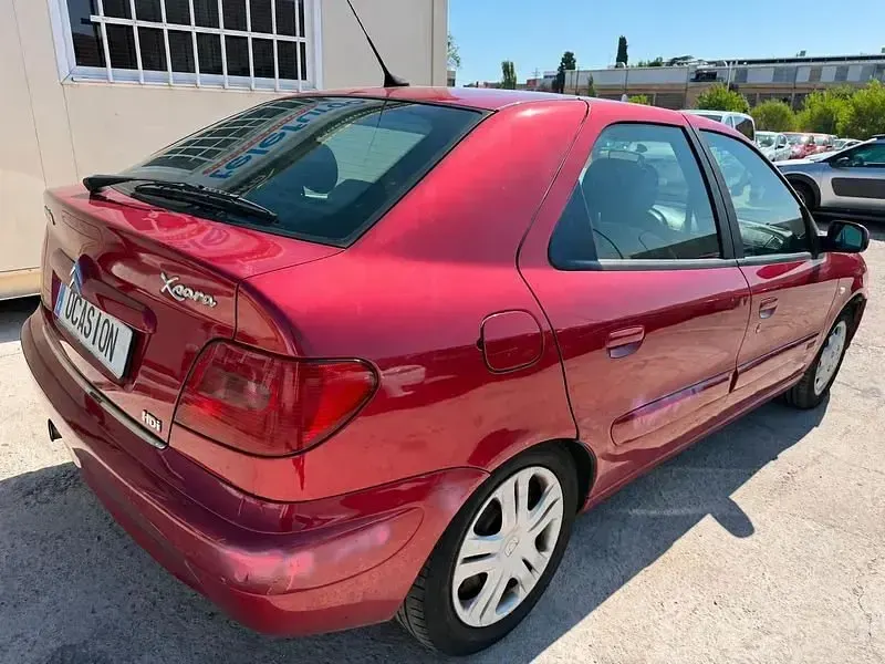 Usado Citroën Xsara Attraction 90 CV (66 kW) 2003 Rojo Berlina
