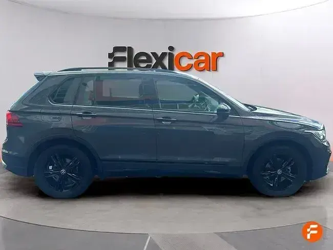 Usado VW Tiguan Sportline 150 CV (110 kW) 2023 Gris SUV