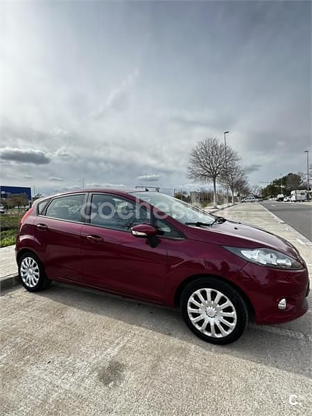 Usado Ford Fiesta Trend 70 HP (51 kW) 2012 Vermelho Citadino