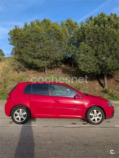 Usado VW Golf V Highline 140 CV (102 kW) 2007 Rojo Berlina
