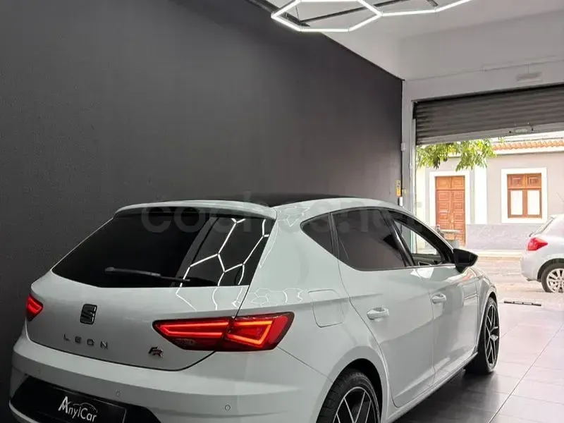 Käytetty Seat Leon FR 150 HP (110 kW) 2018 Valkoinen Sedan