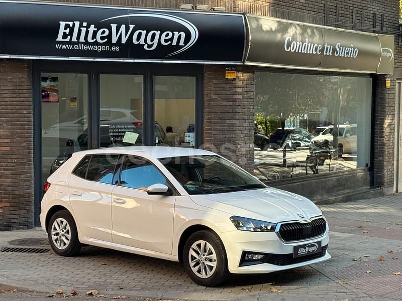 Blanco Usado 2023 Skoda Fabia Ambition Berlina | 15.990 € (Precio justo) - Imagen 1/4